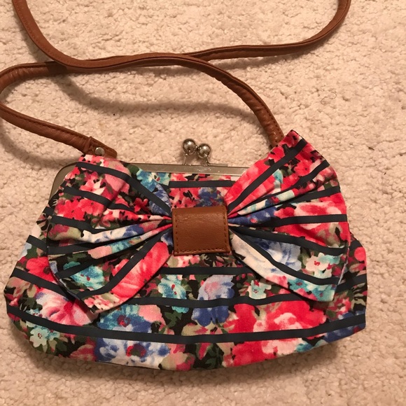 American Eagle Outfitters Handbags - SOLD Cute American Eagle Bow Floral Crossbody